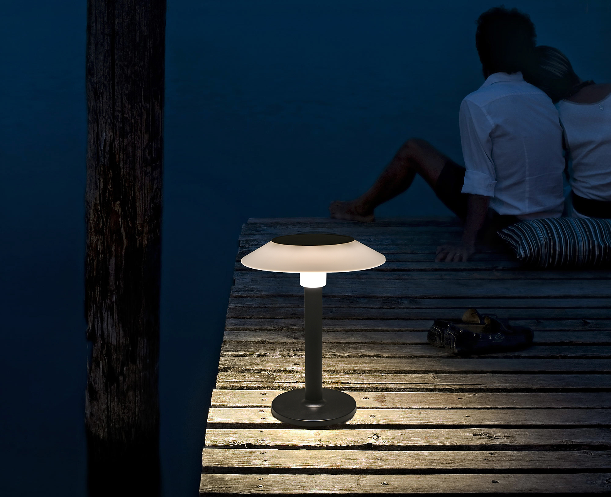 MeLiTec Solar Tischleuchte SO47 USB-C schwarz weiß Uferpromenade, Lampe, Person, Promenade, Seebrücke,