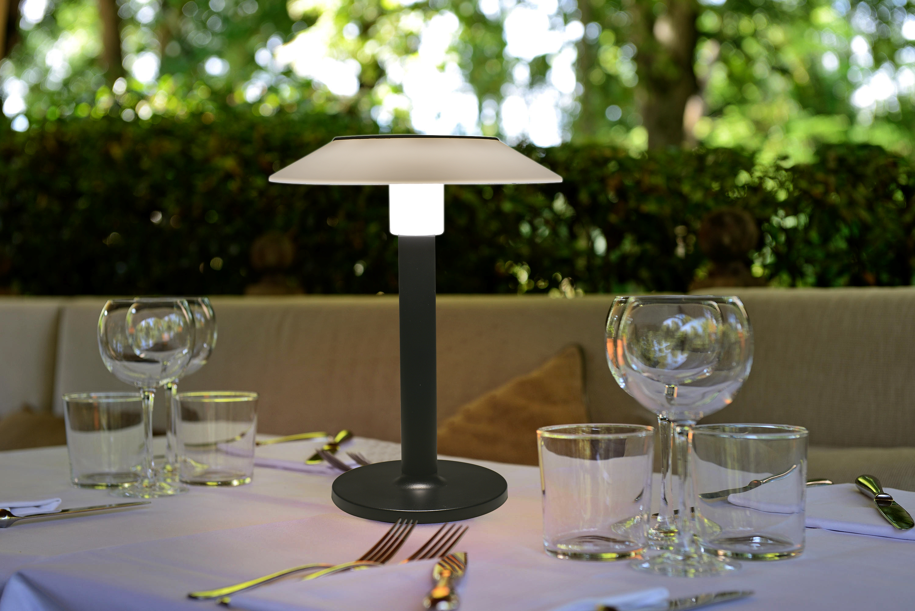 MeLiTec Solar Tischleuchte SO47 USB-C schwarz weiß Lampe, Glas, Tasse, Gabel, Tischplatte,